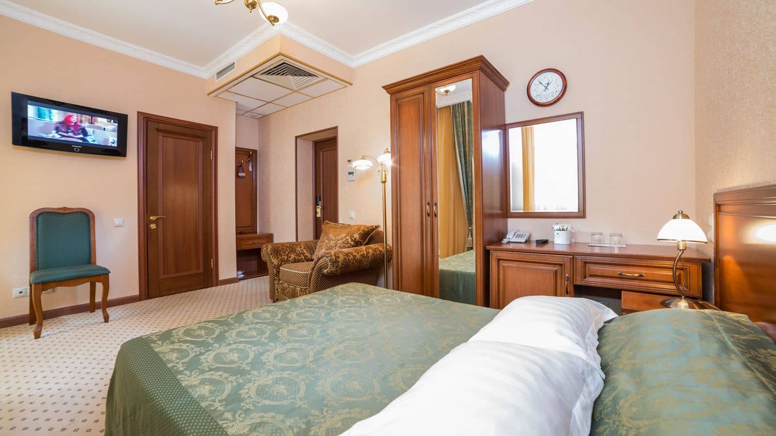 rooms-superior-room