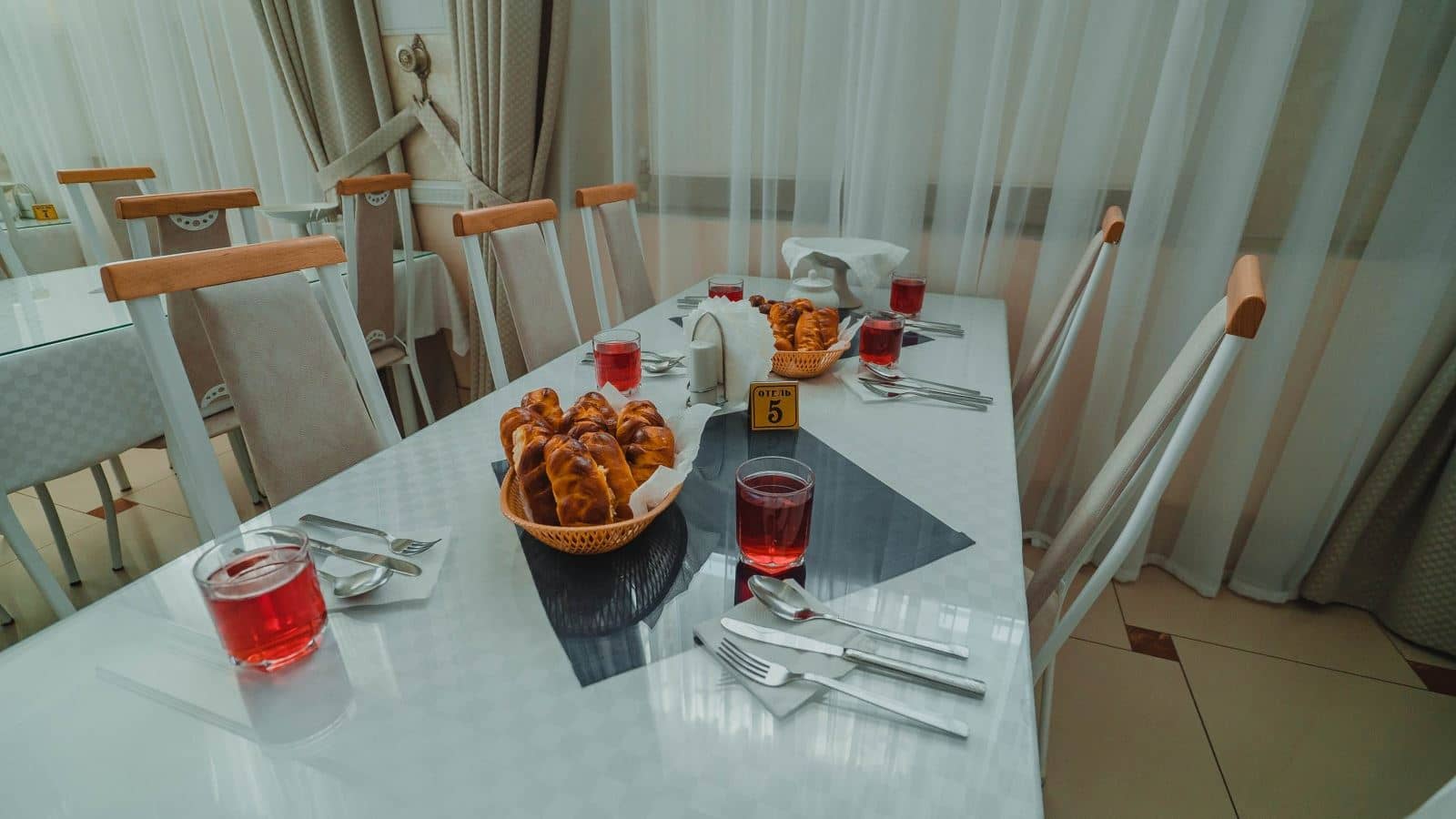 restaurants-obedenniy-zal