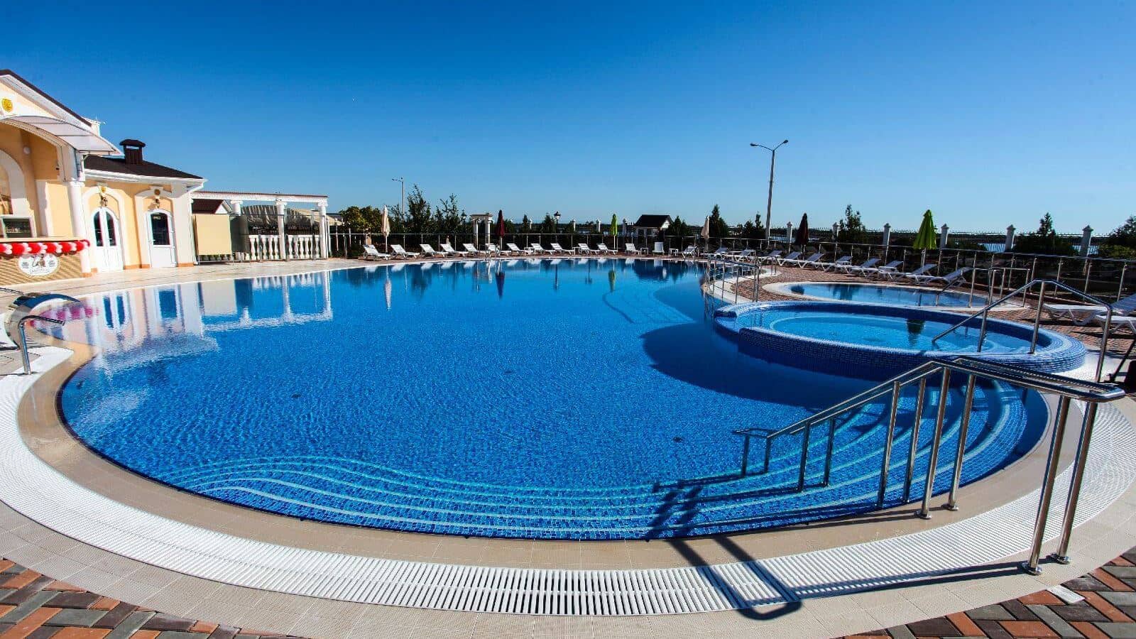 pools-outdoor-pool