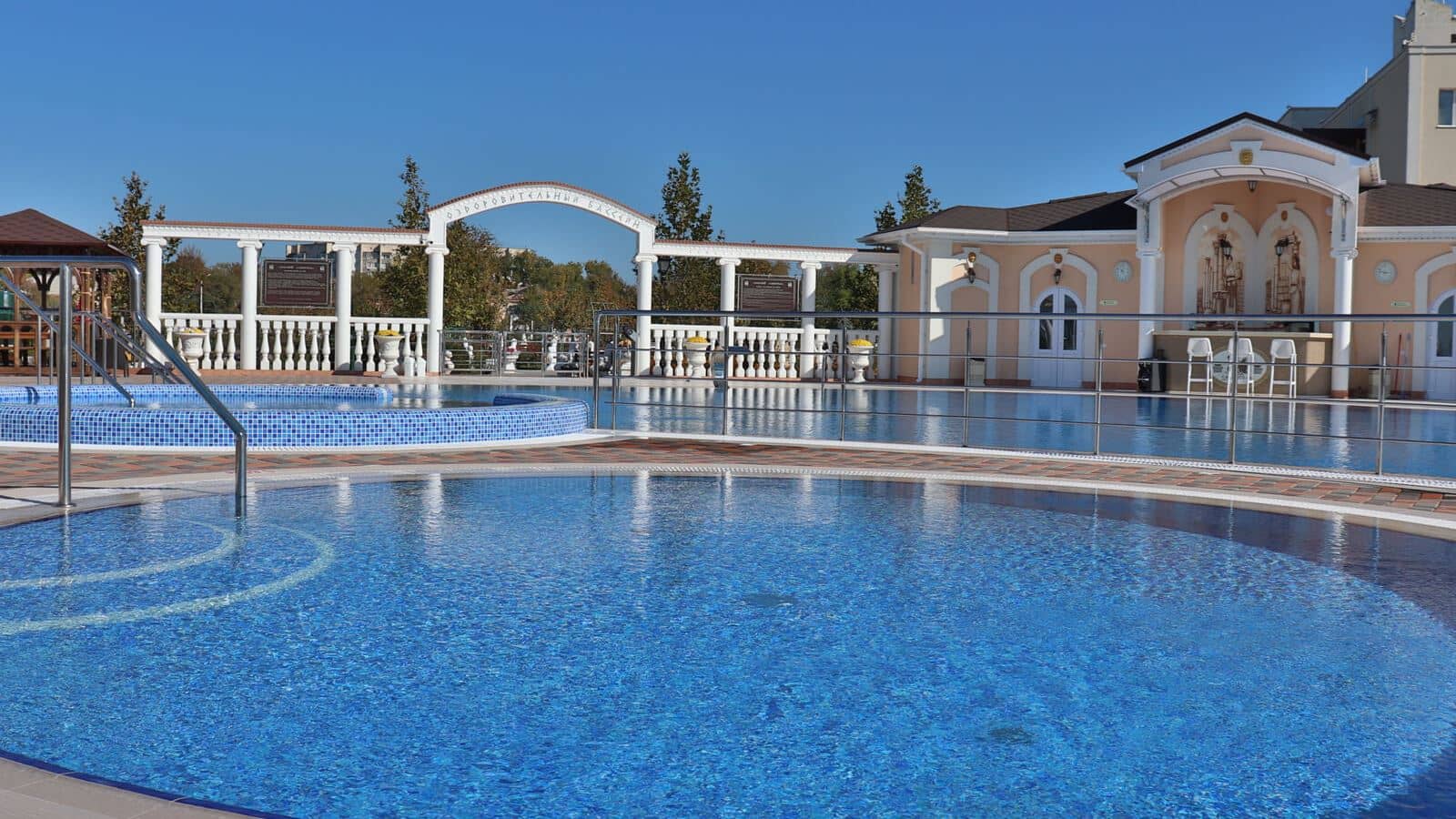 pools-outdoor-pool