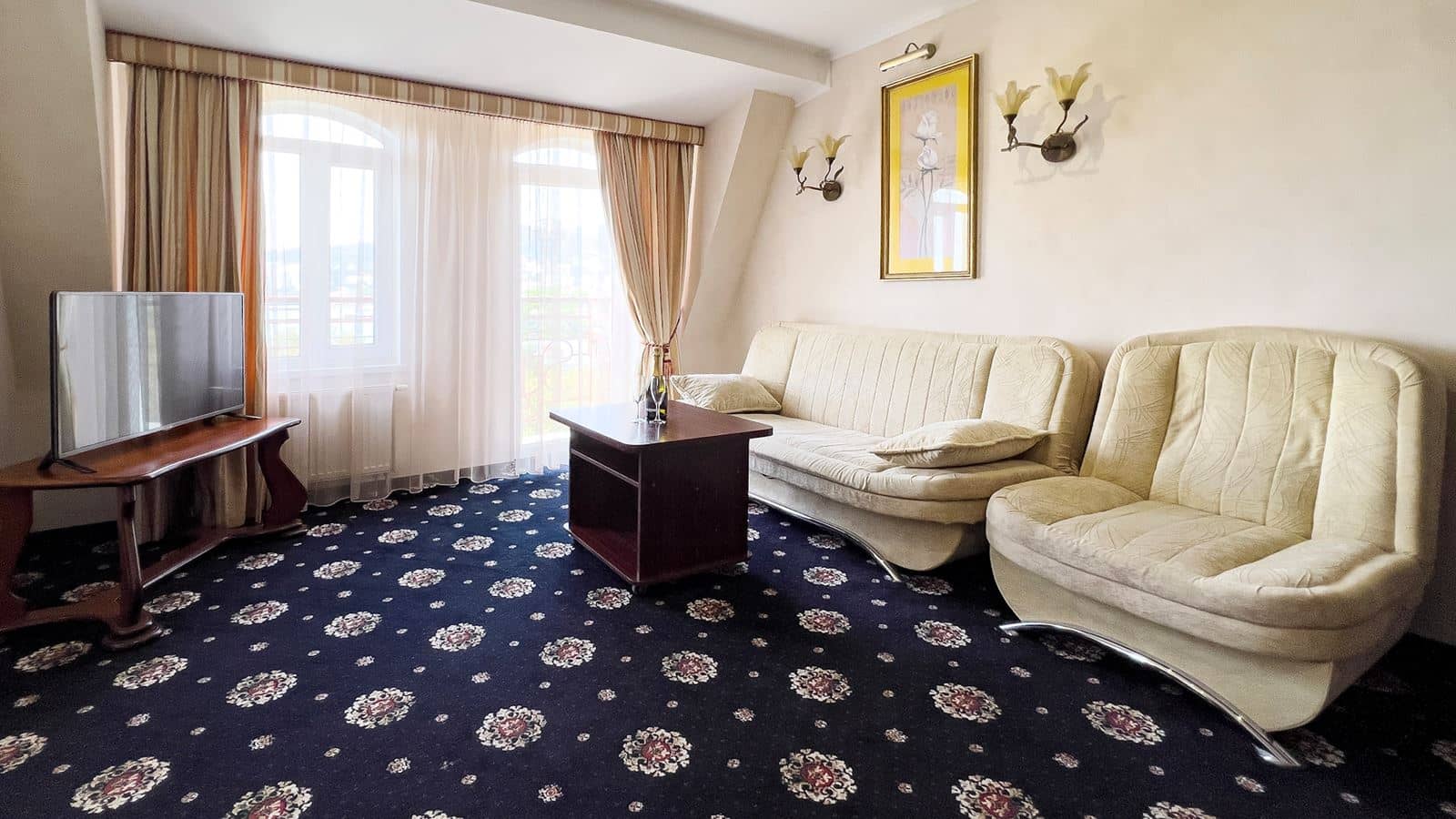 rooms-duplex-suite-with-french-balcony