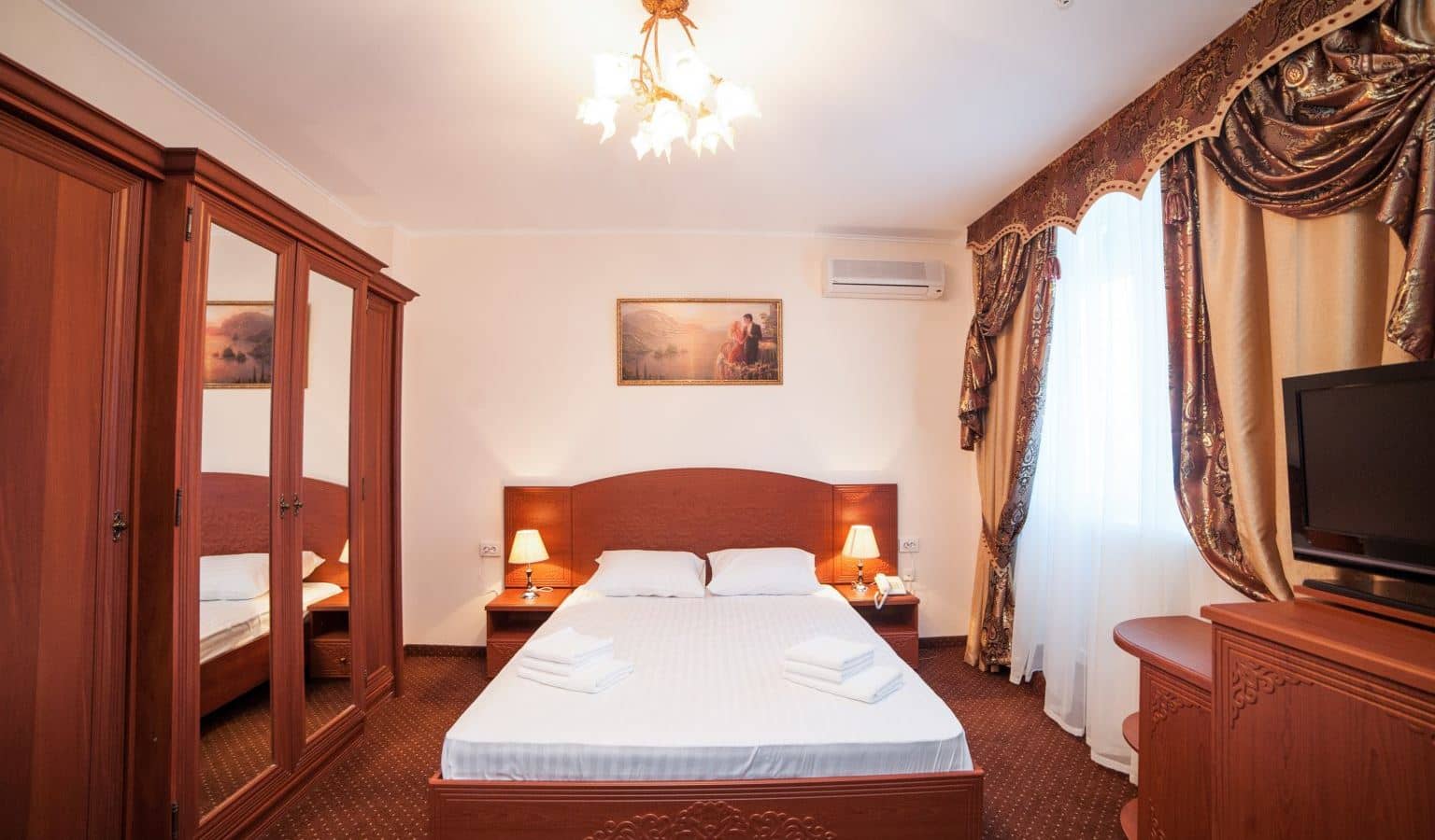 rooms-deluxe-room