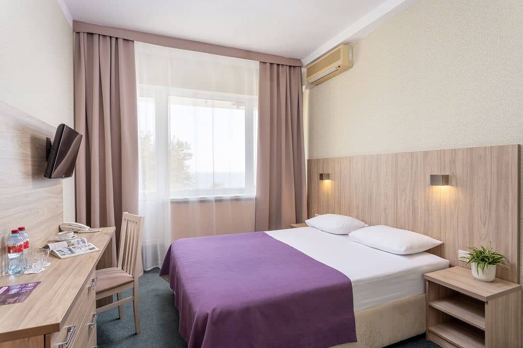 rooms-семейный-двухкомнатный-с-видом-на-парк-или-море