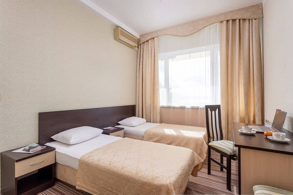 rooms-семейный-двухкомнатный-с-видом-на-парк-или-море