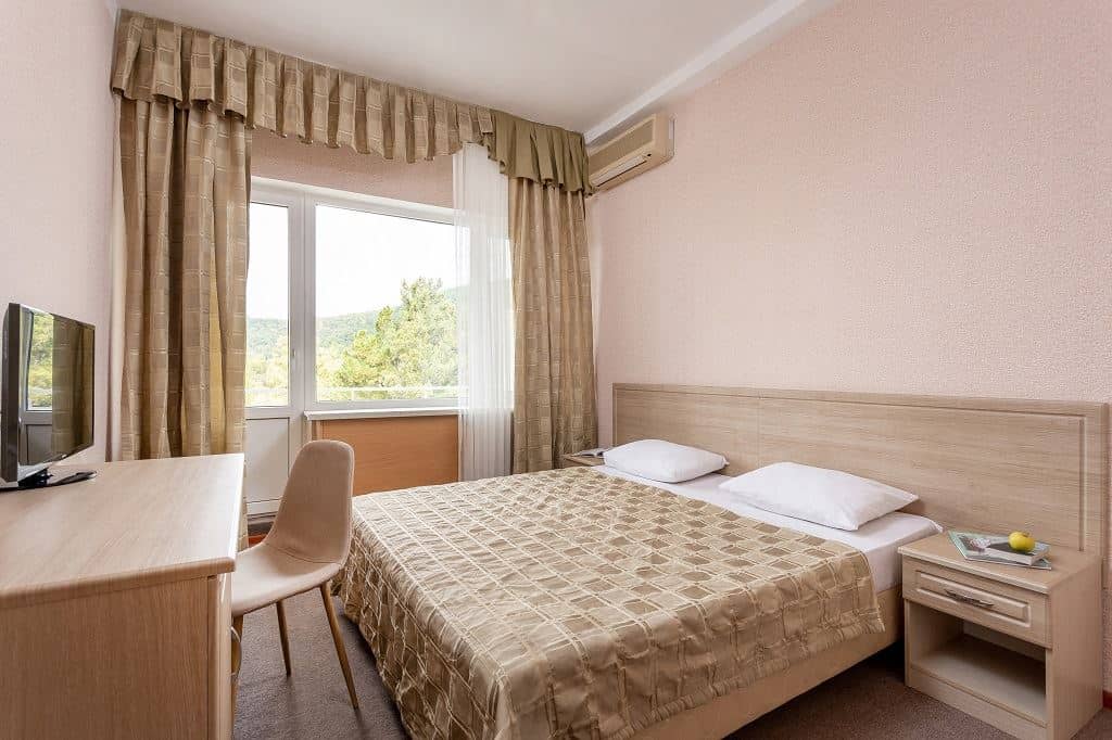 rooms-семейный-двухкомнатный-с-видом-на-парк-или-море