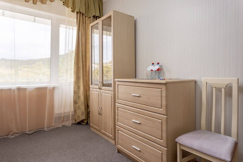 rooms-семейный-двухкомнатный-с-видом-на-парк-или-море
