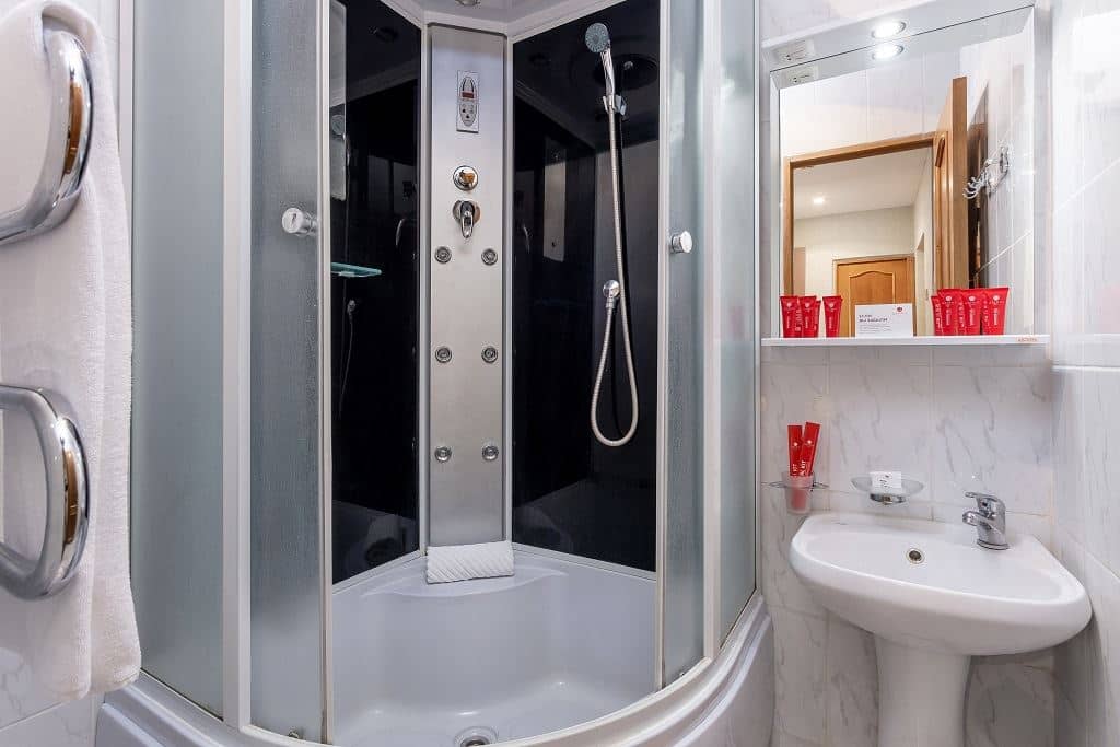 rooms-семейный-двухкомнатный-с-видом-на-парк-или-море