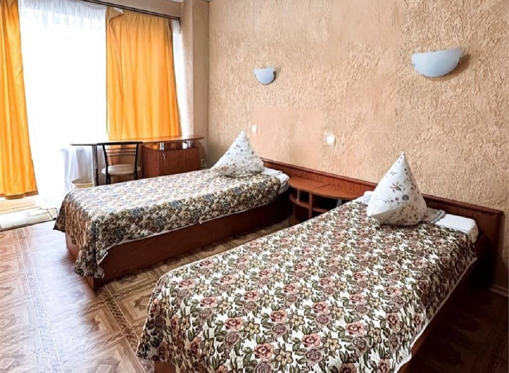 rooms-2-местный-каменные-домики