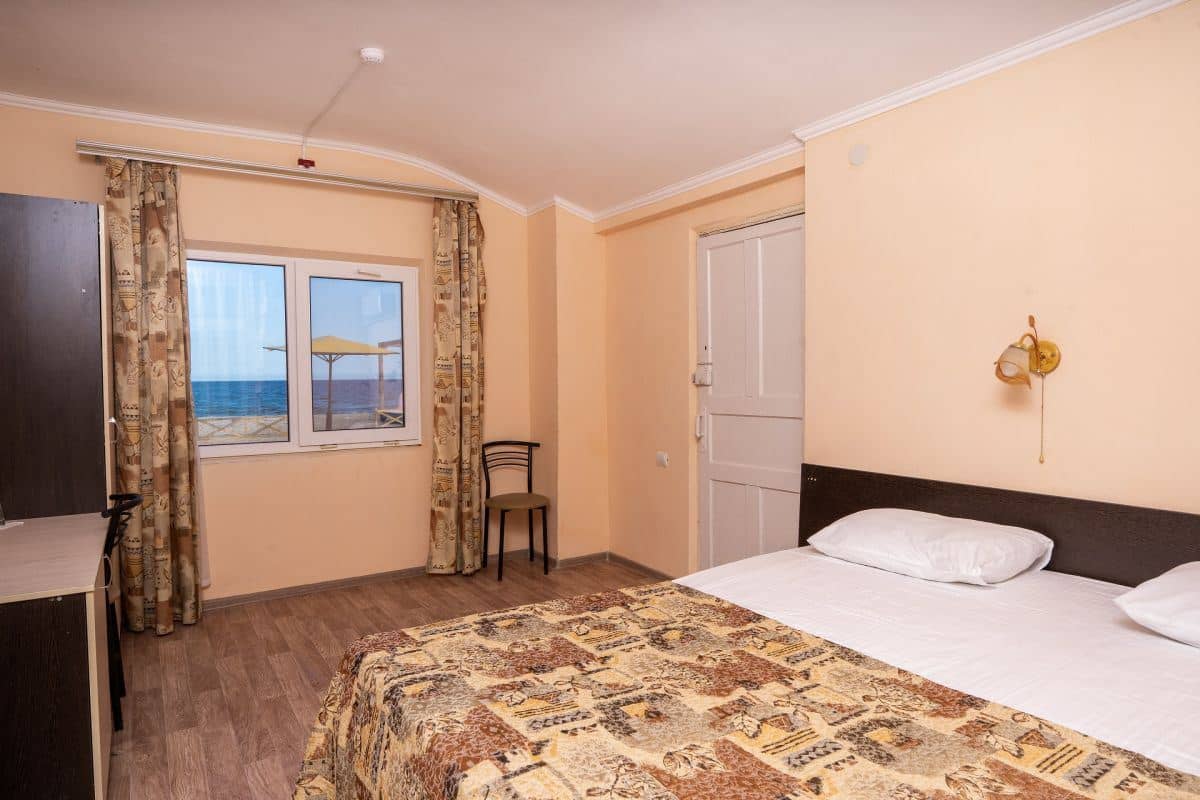 rooms-4-местный-2х-комнатный-каменные-домики