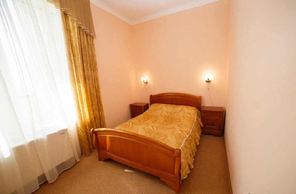 rooms-2-room-building-bc