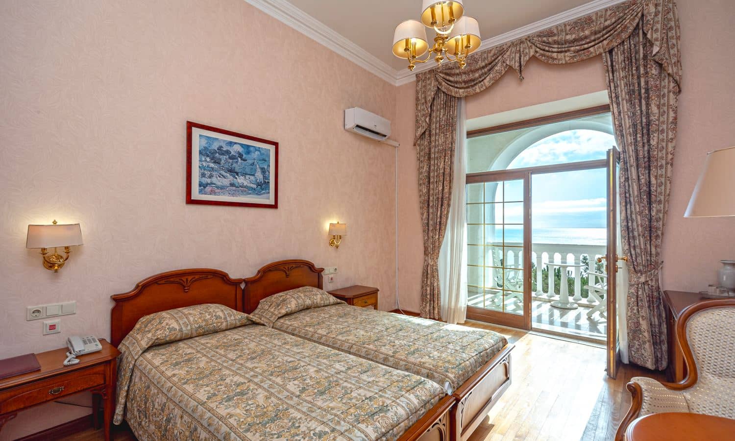 rooms-deluxe-building-1