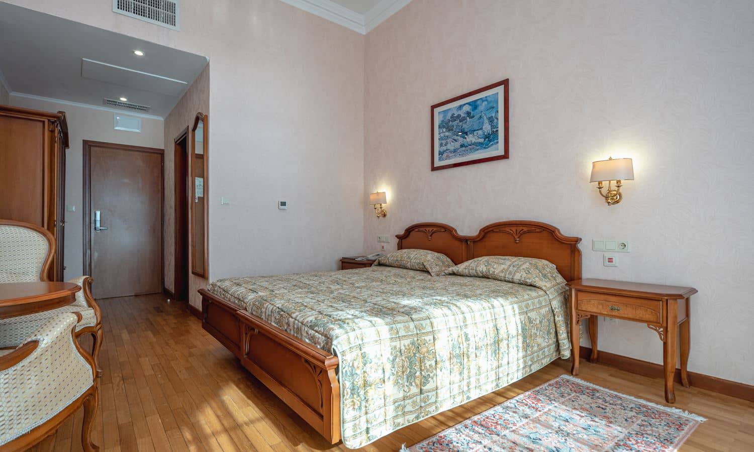 rooms-deluxe-building-1