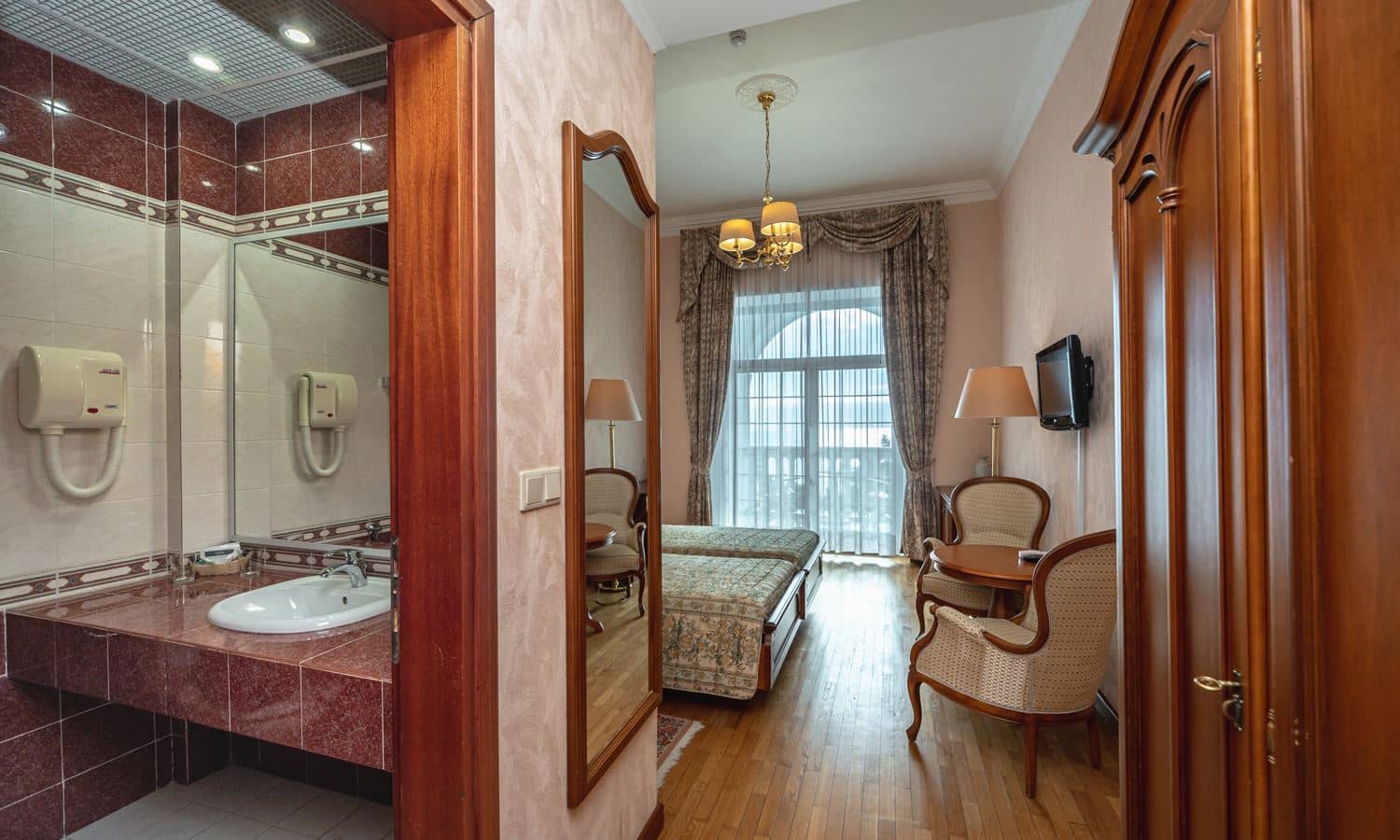 rooms-deluxe-building-1