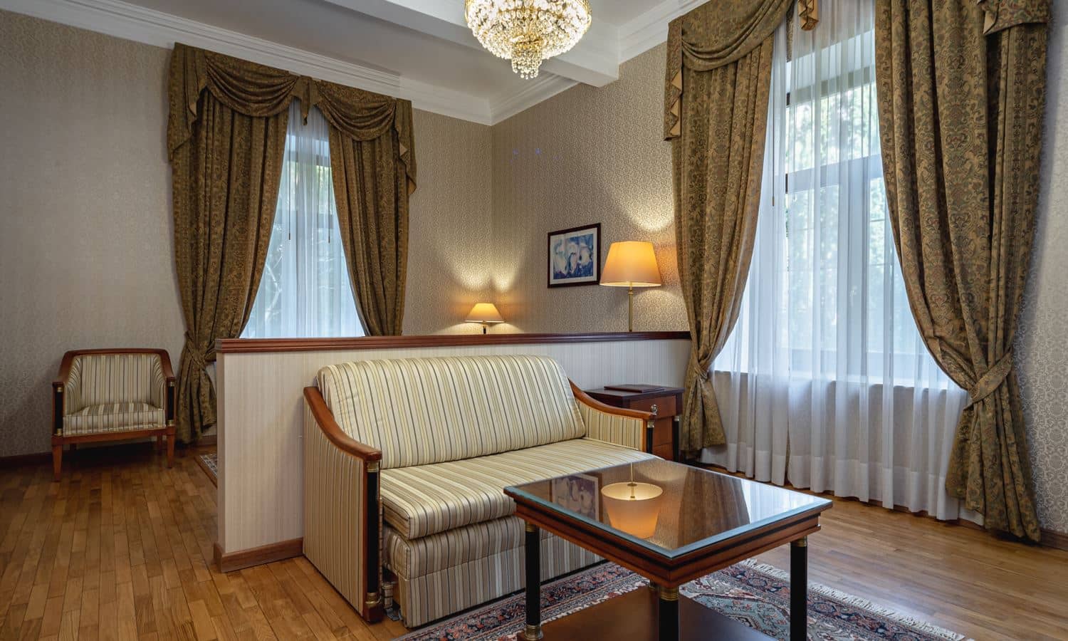 rooms-deluxe-building-1
