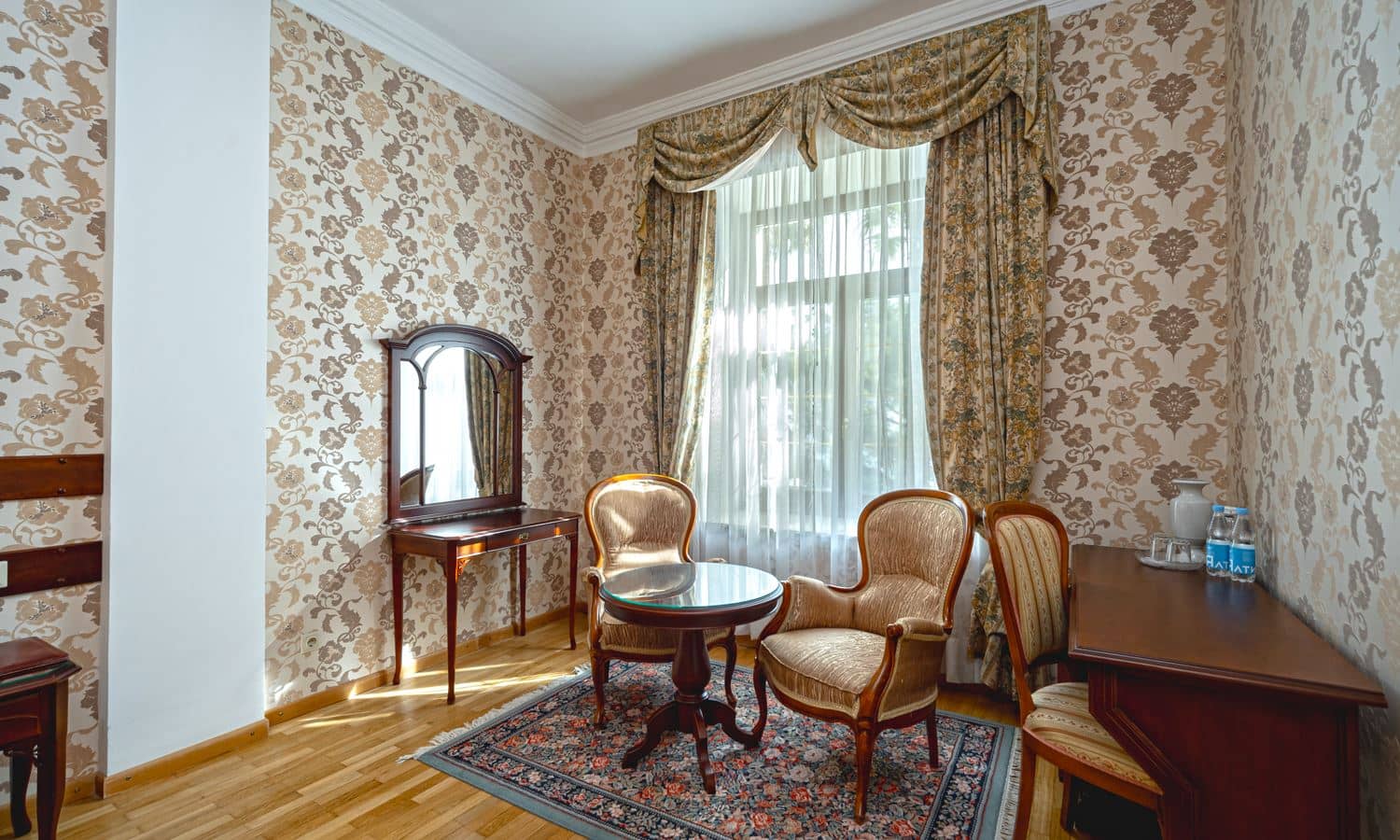 rooms-superior-building-1