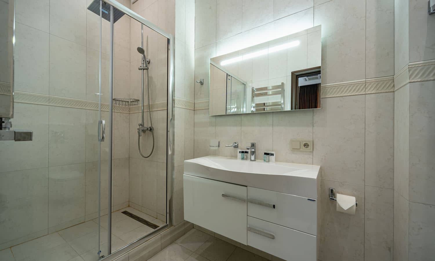 rooms-suite-building-1