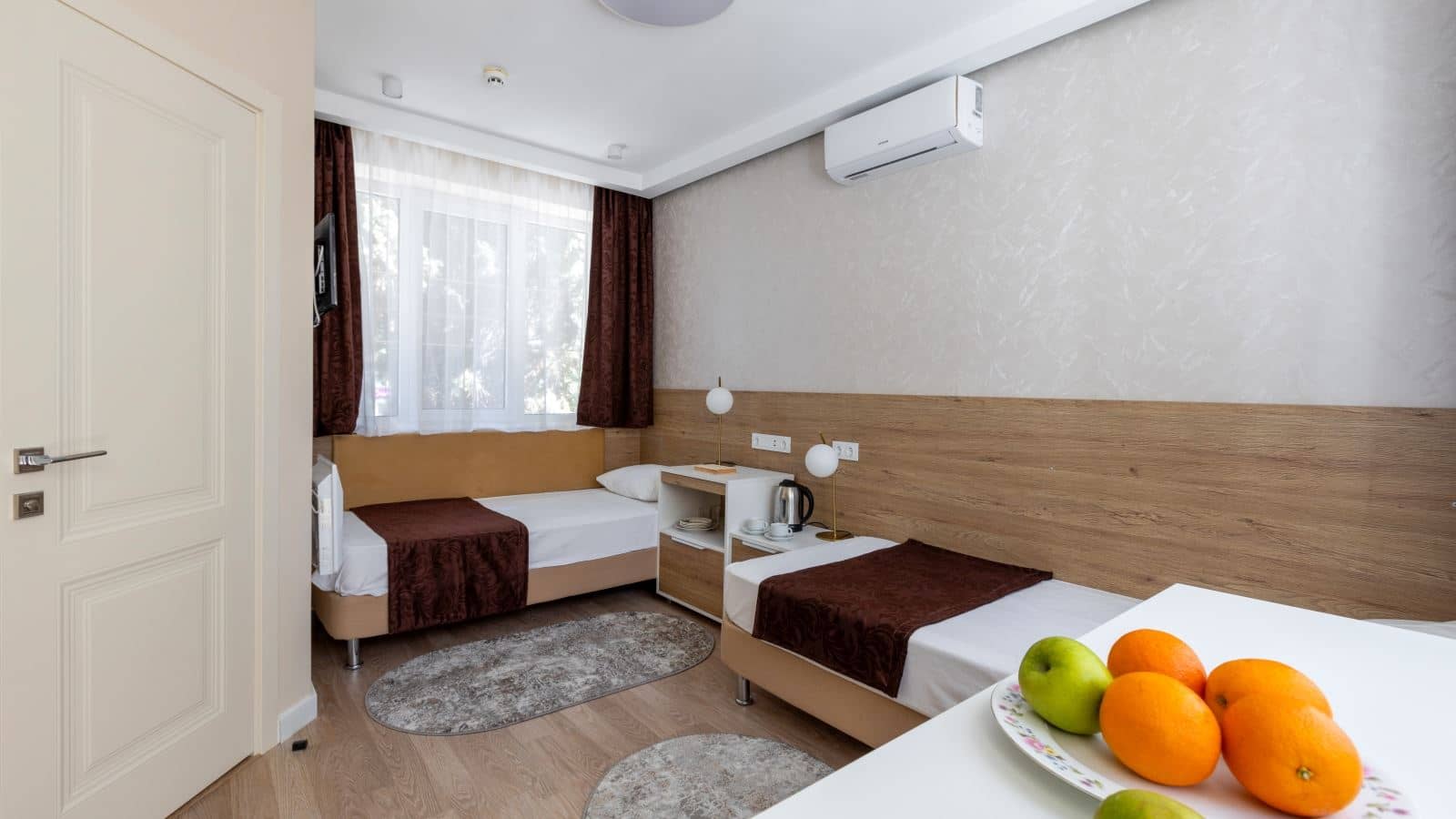 rooms-single-5-cottage-2-floor-balcony