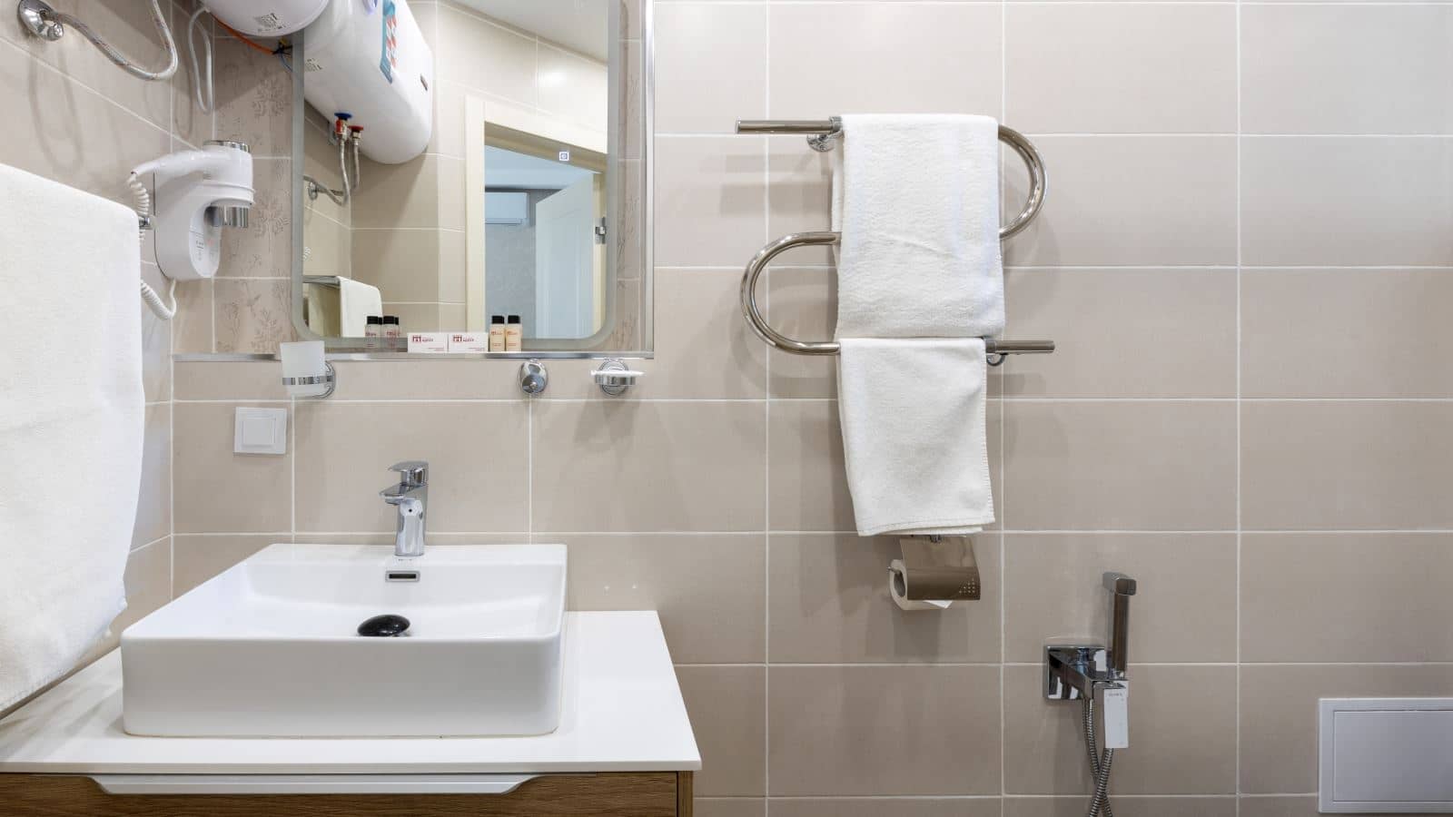 rooms-single-5-cottage-2-floor-balcony