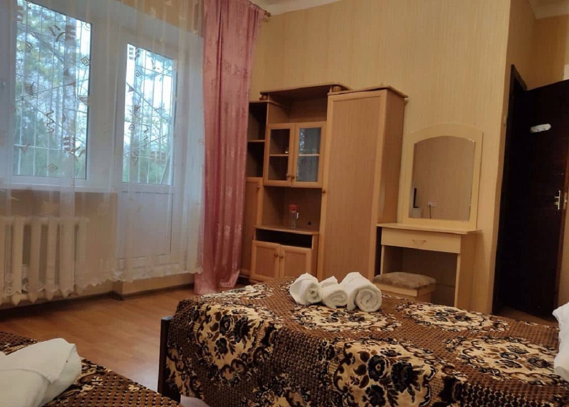 rooms-double-standard-room-balcony-economy