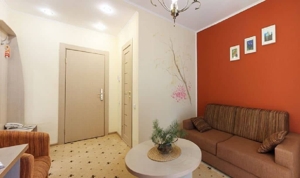 rooms-2-mestnyy-2-komnatnyy-premyer-korpus-stupeni