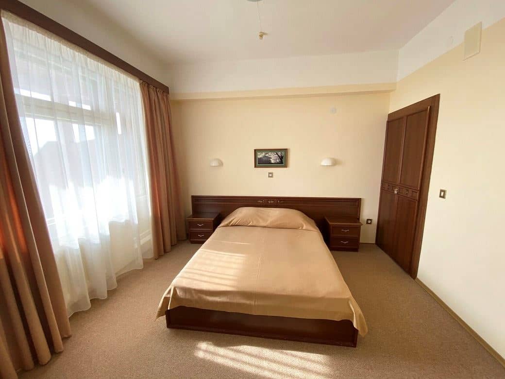 rooms-luxury-room