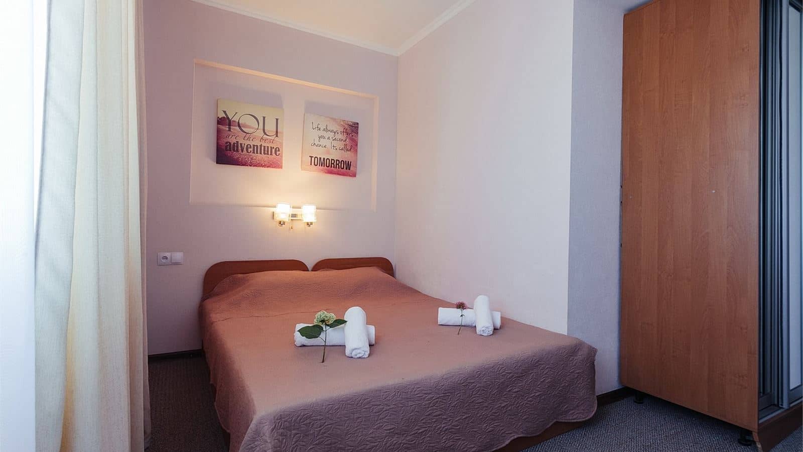 rooms-standard-family-room