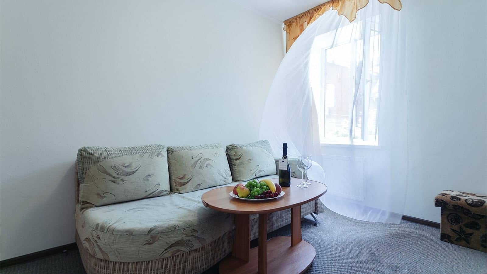 rooms-standard-family-room