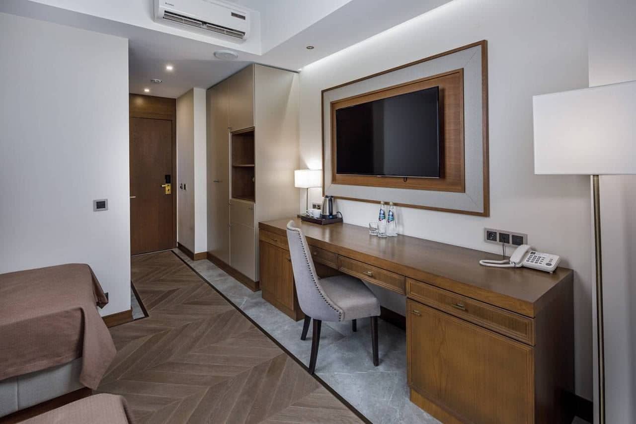 rooms-suit