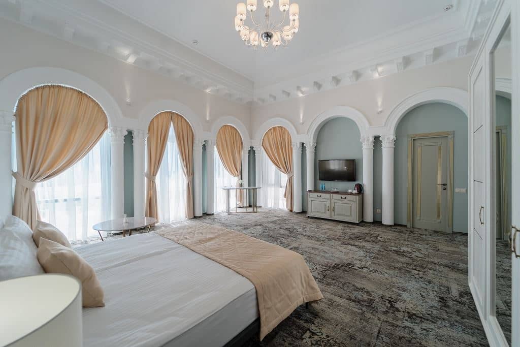 rooms-luxury-business