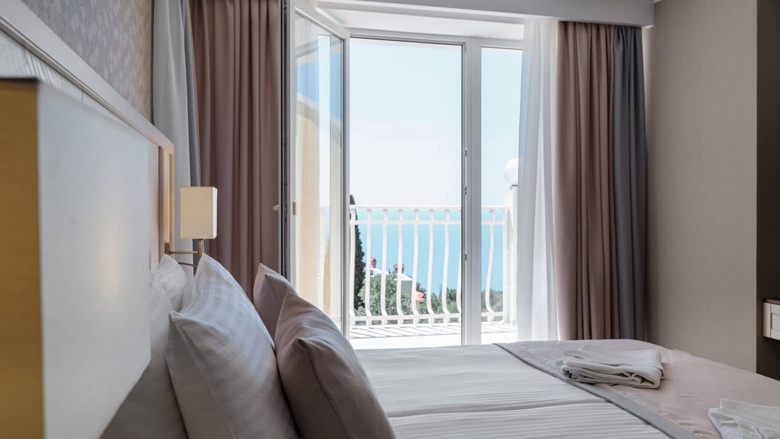 rooms-room-premium-double