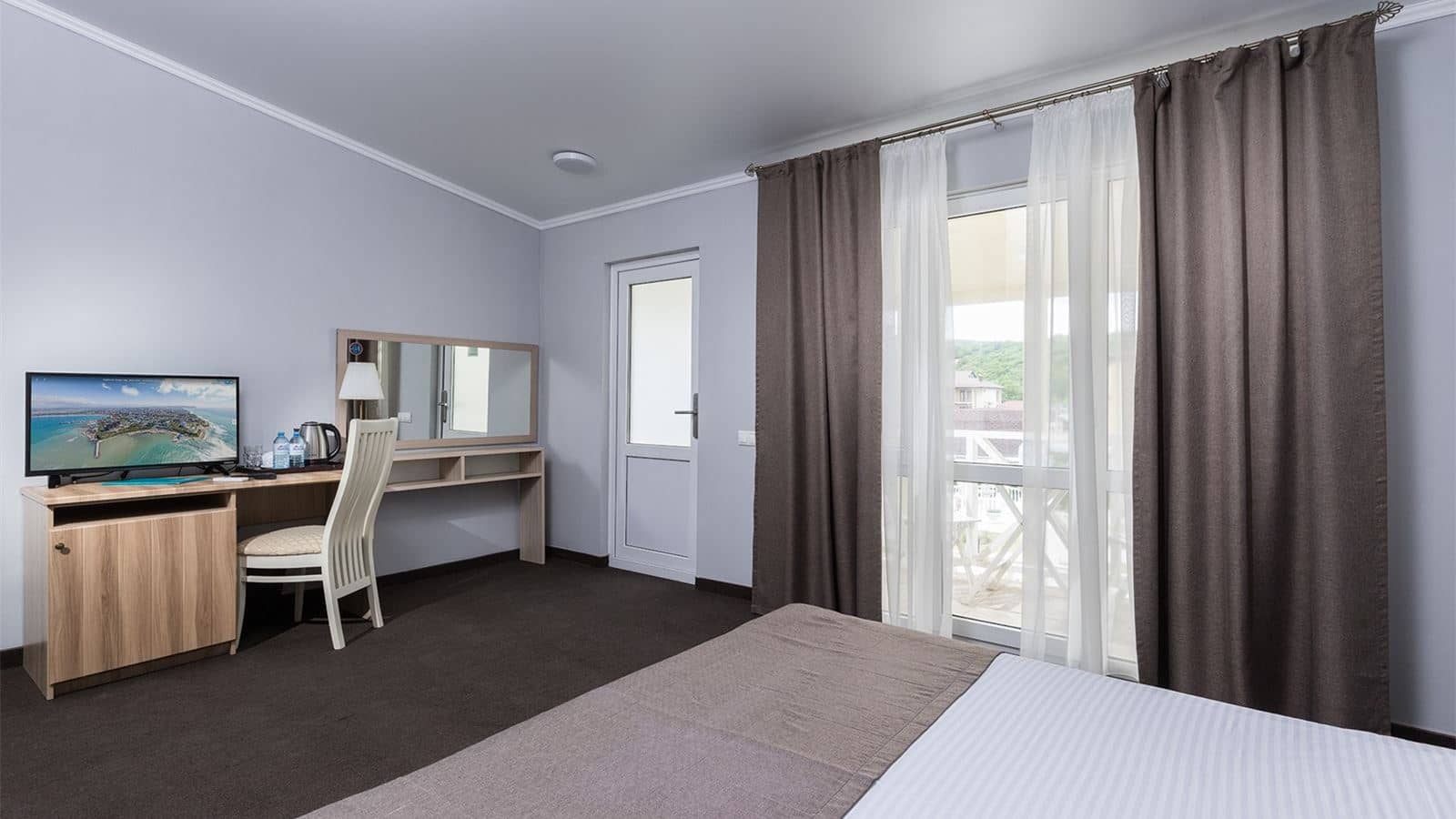 rooms-deluxe-room
