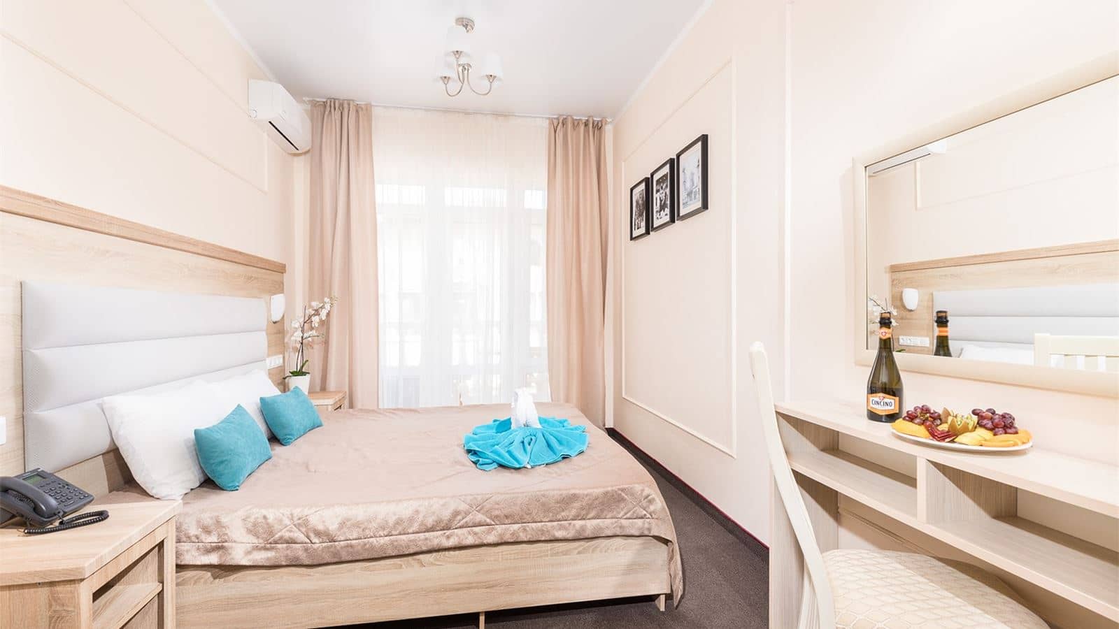 rooms-suite-deluxe-with-balcony