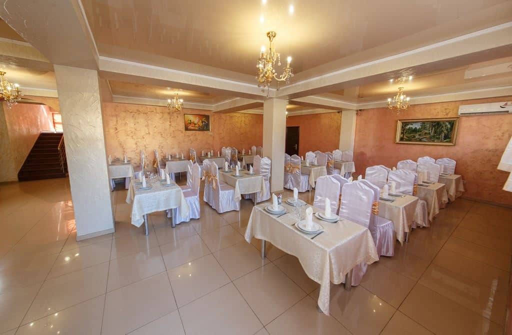 restaurants-obedenniy-zal