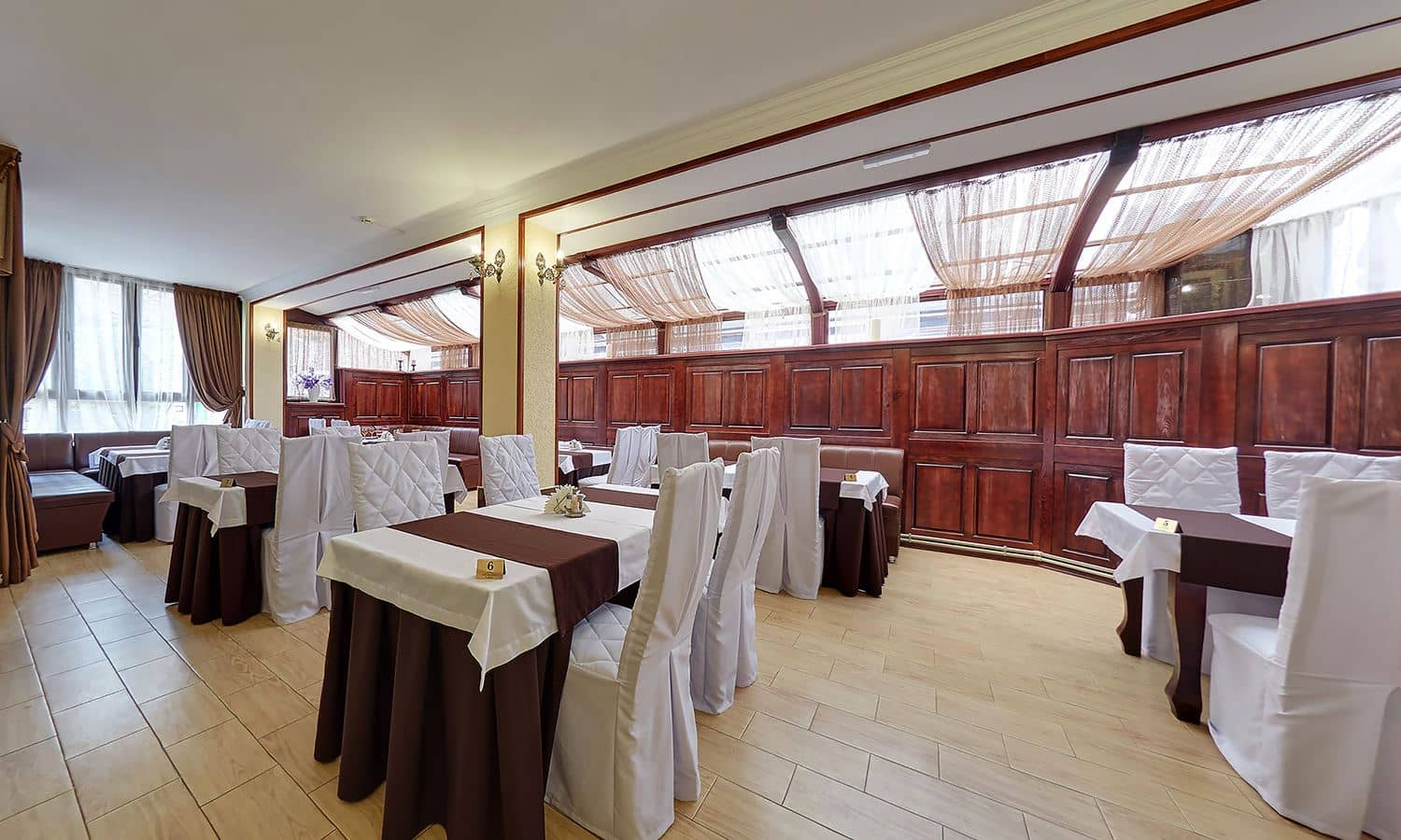 restaurants-obedenniy-zal