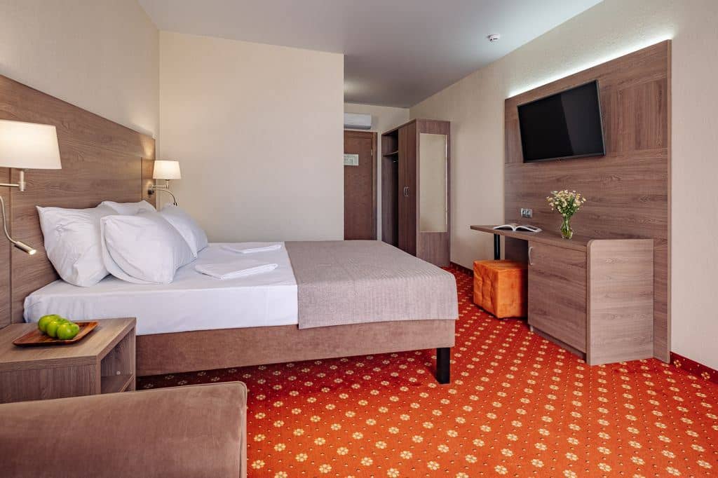 rooms-стандарты-смежные-4х-мест-с--балконом-2-корпус