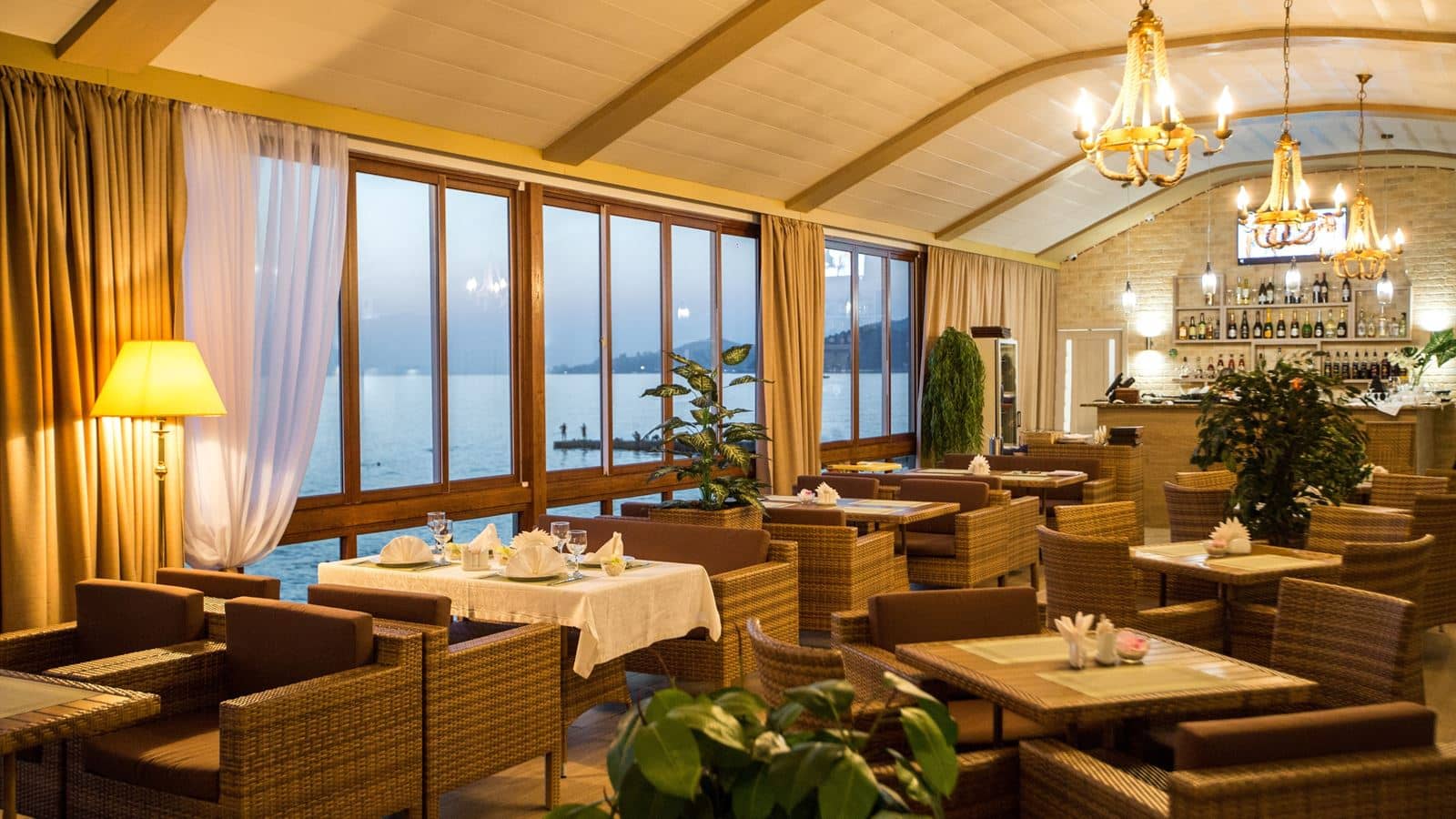 restaurants-