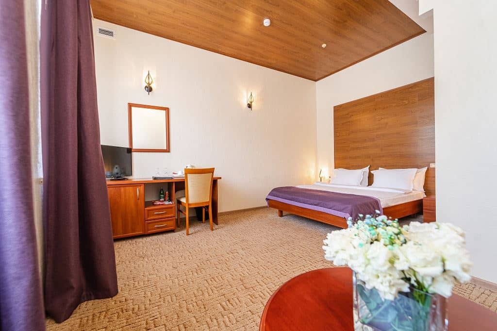 rooms-room-standard-landview-typea