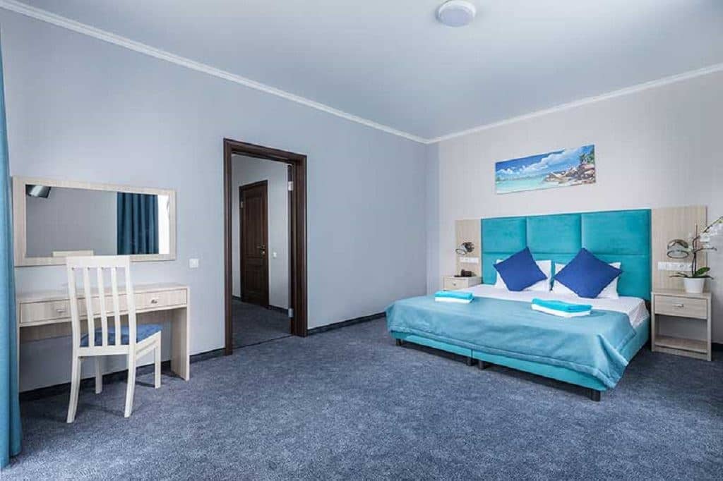 rooms-room-family-balcony