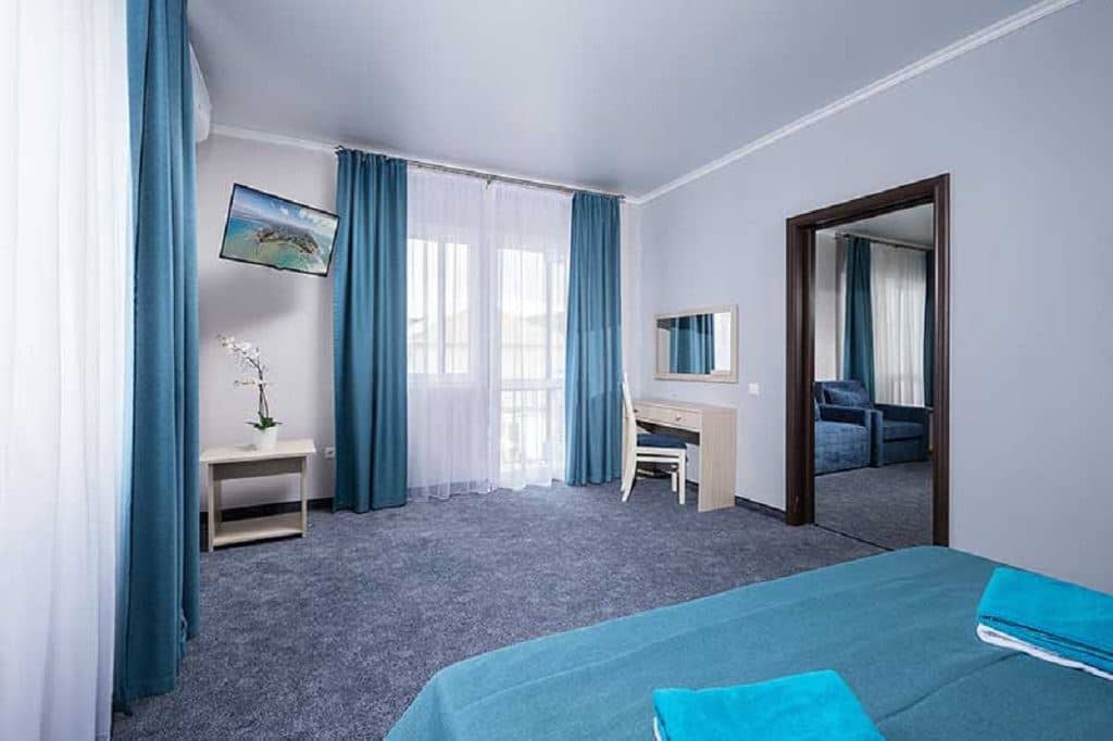 rooms-room-family-balcony
