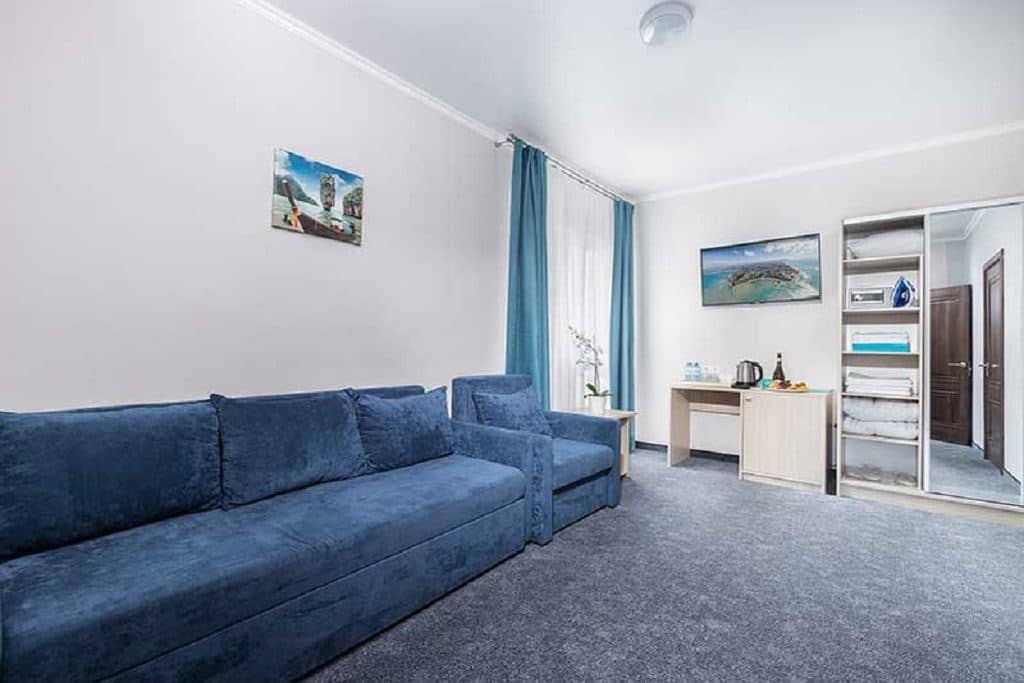 rooms-room-family-balcony