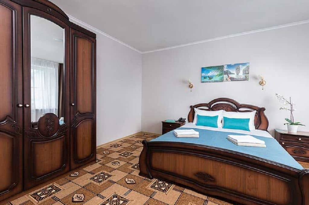 rooms-room-family-balcony