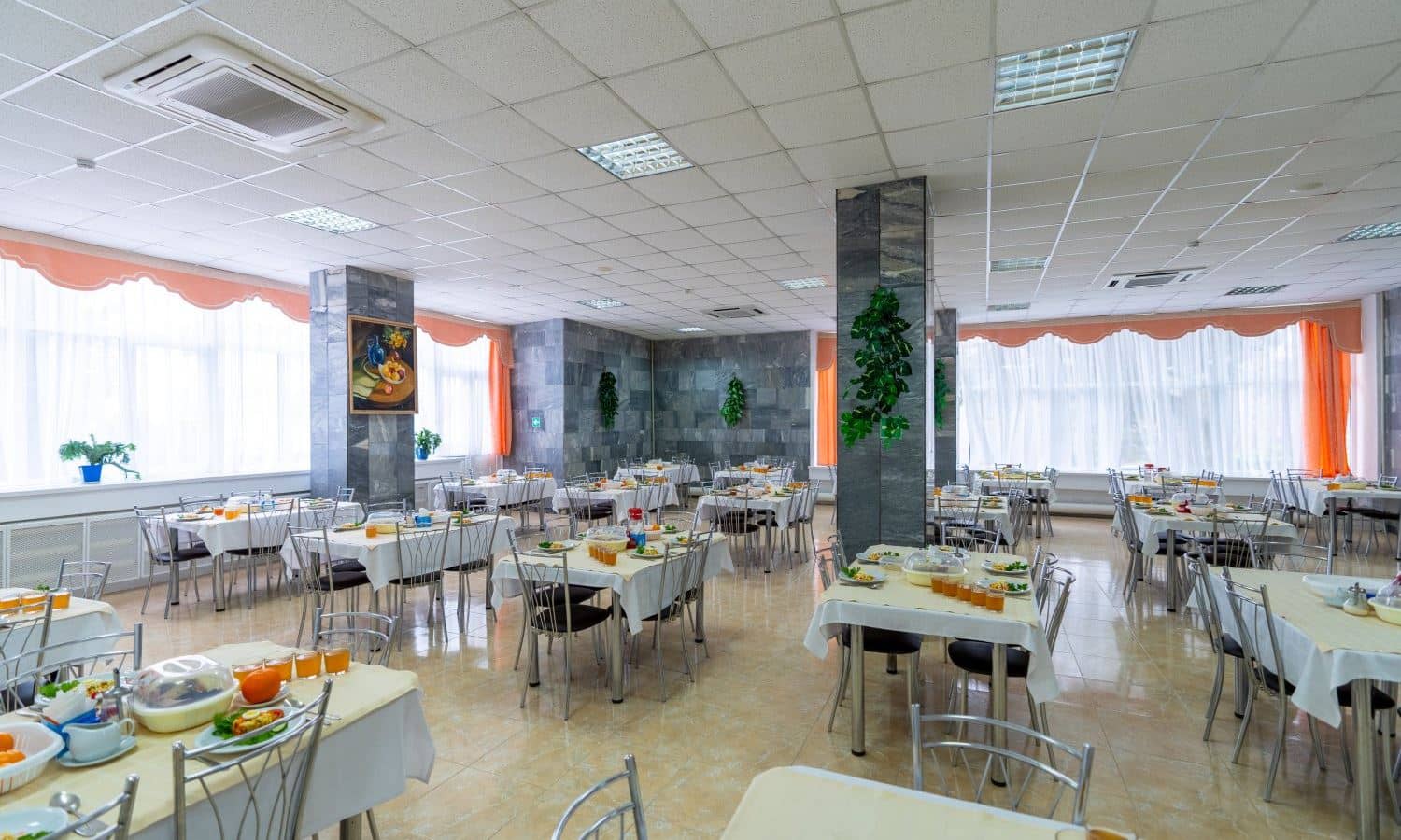 restaurants-obedenny-zal