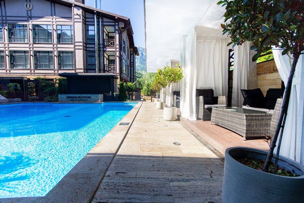 pools-outdoor-pool