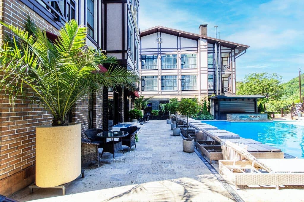 pools-outdoor-pool