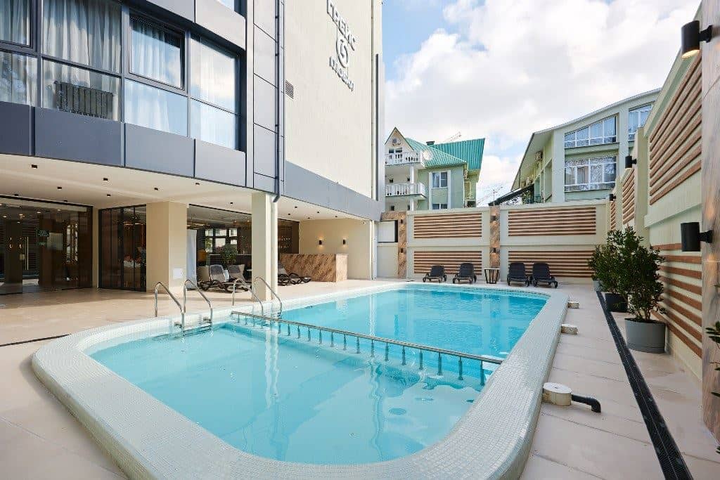 pools-outdoor-pool