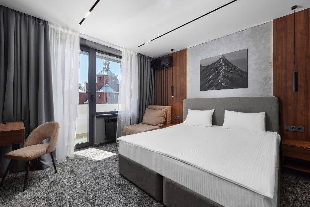 rooms-standar-superiosr-wirh-balcony-+-extra-bed