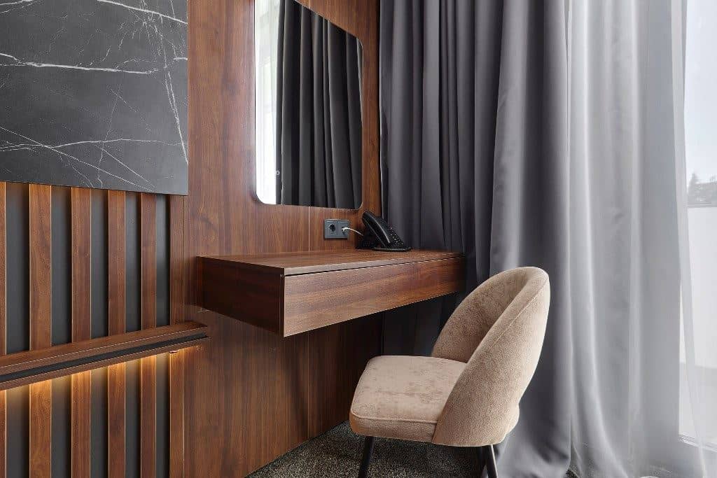 rooms-standar-superiosr-wirh-balcony-+-extra-bed