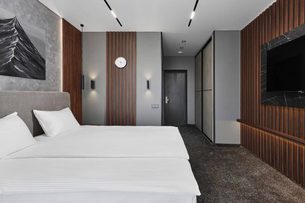 rooms-standar-superiosr-wirh-balcony-+-extra-bed