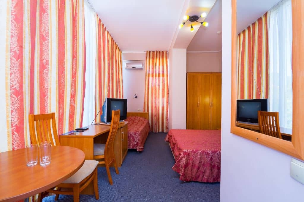 rooms-triple-balcony