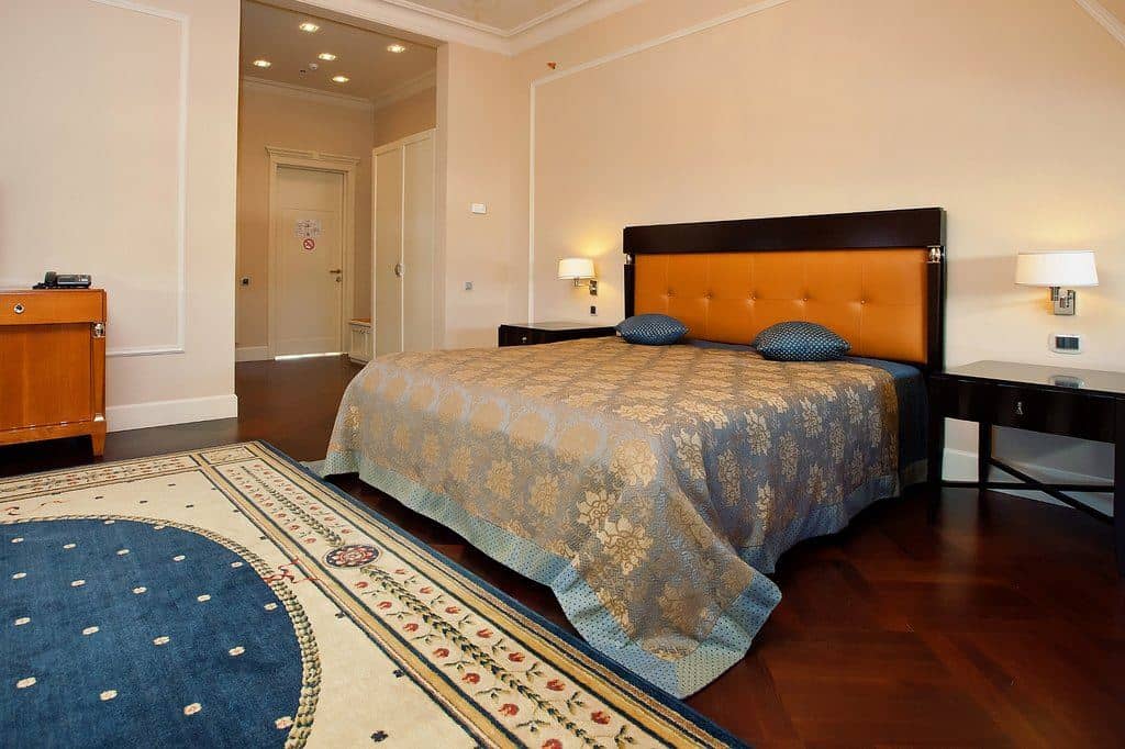 rooms-classic-room